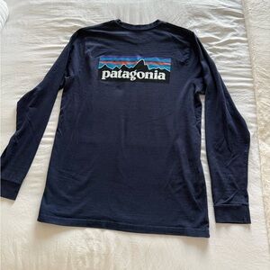 Patagonia navy long sleeve T-shirt Size Large orig $60